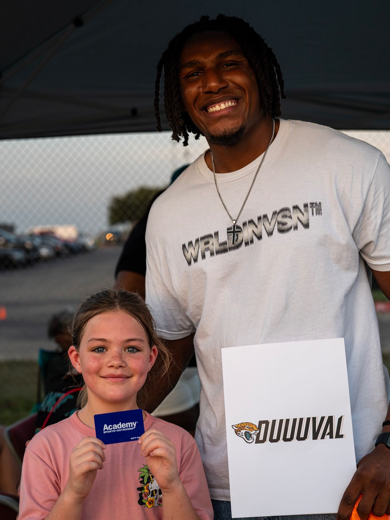 Wrldinvsn supporter