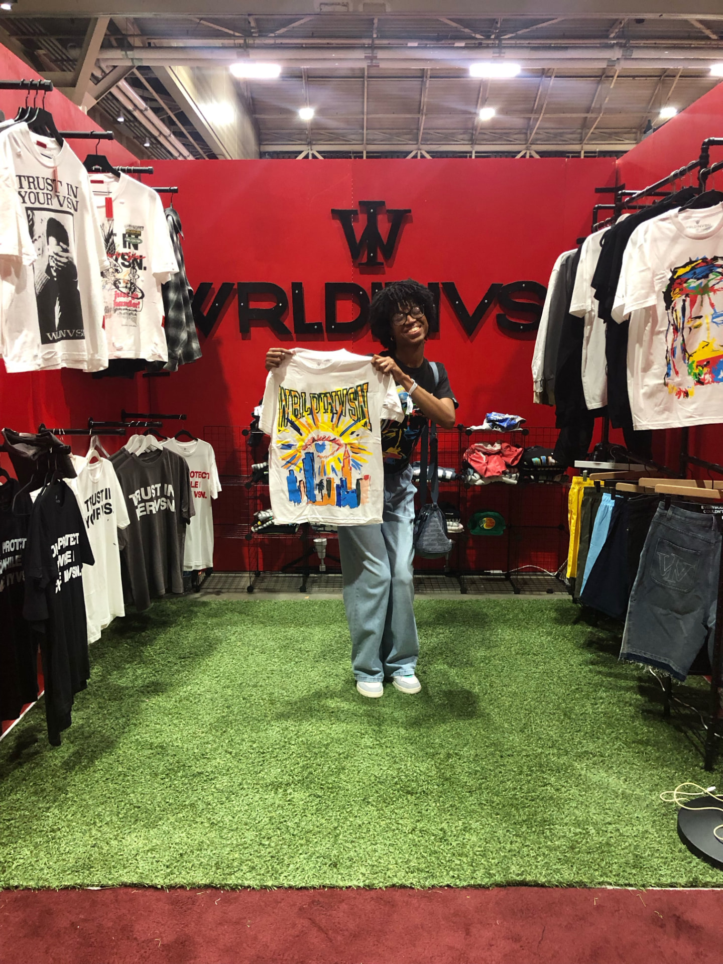 Wrldinvsn supporter